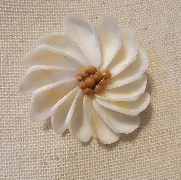 J1 Vintage Shell Stick Pin - Picture 2 of 2